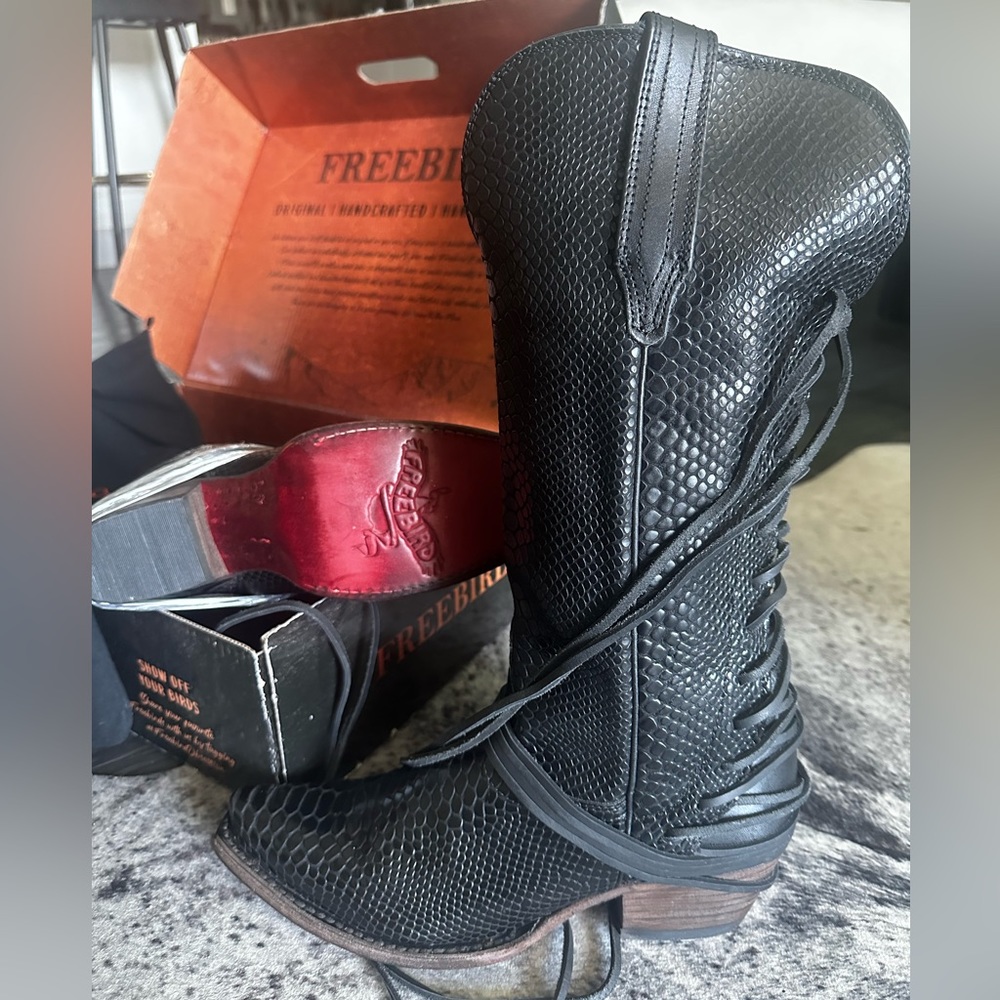 FREEBIRD “WARDON” size 9